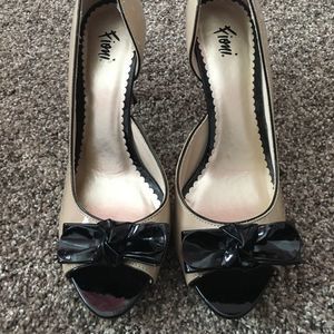 ✨2 /$18✨ Fioni Nude and Black Heels With Bow